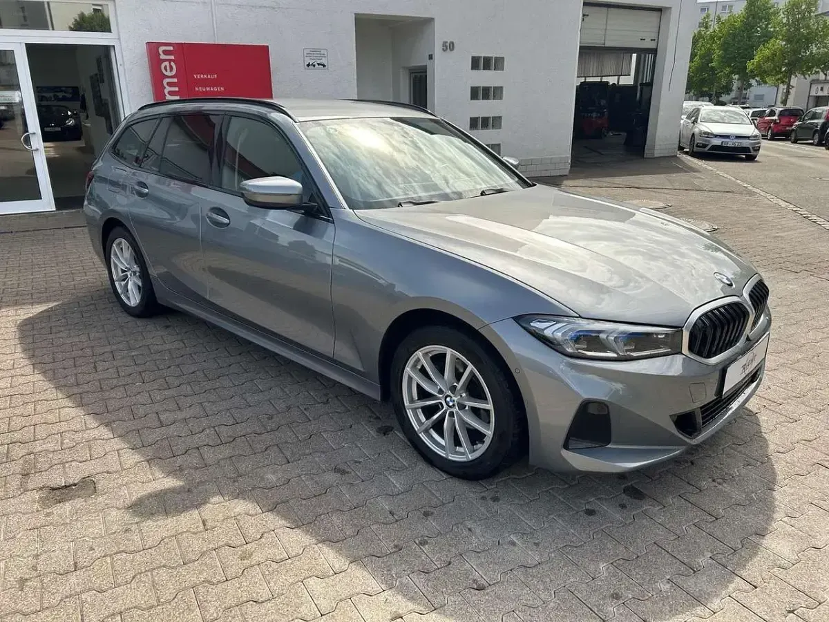 Gebraucht BMW 318 156 PS (114 kW) 2024 Grau Kombi