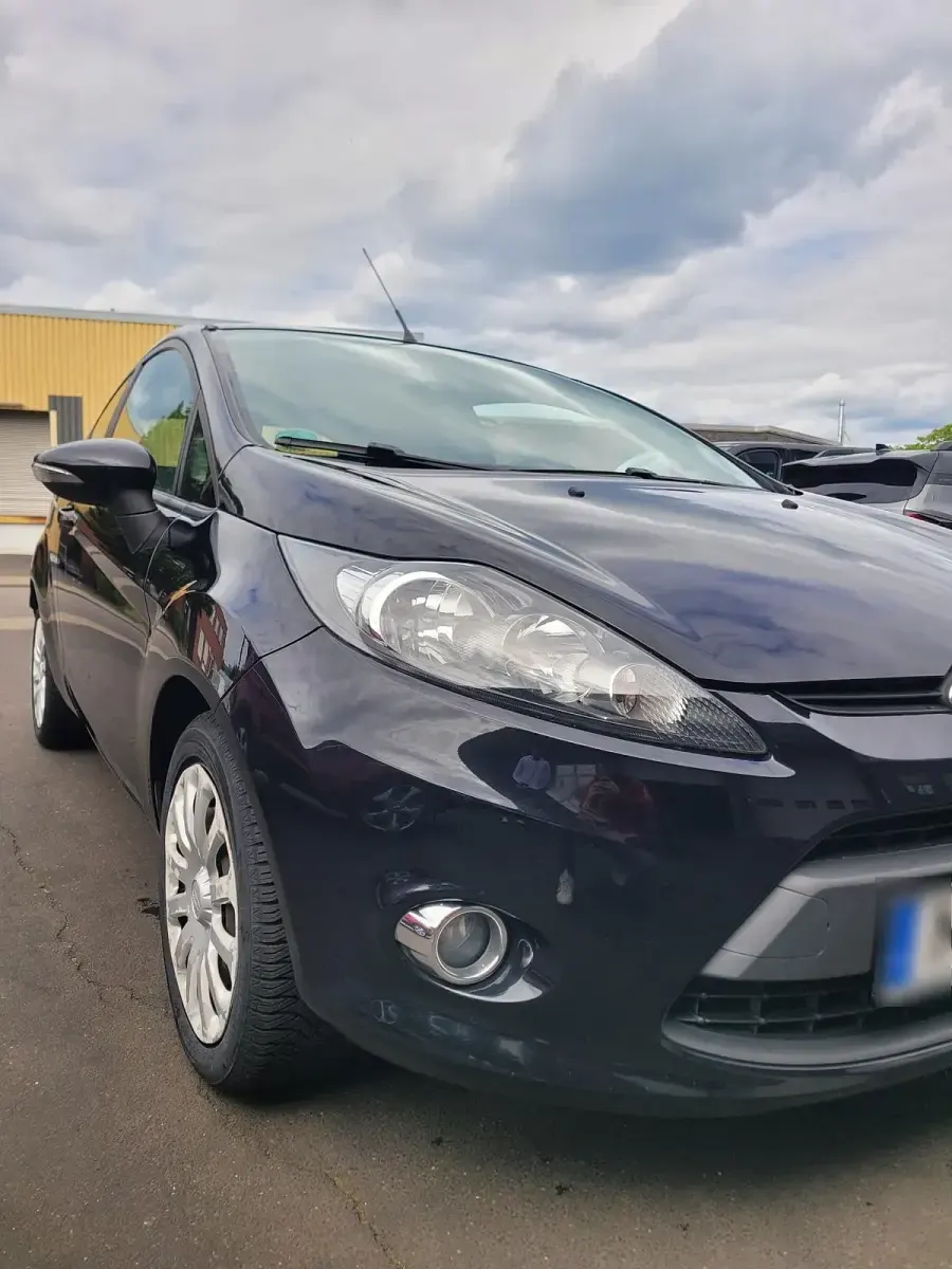 Gebraucht Ford Fiesta 80 PS (58 kW) 2011 Schwarz Kleinwagen