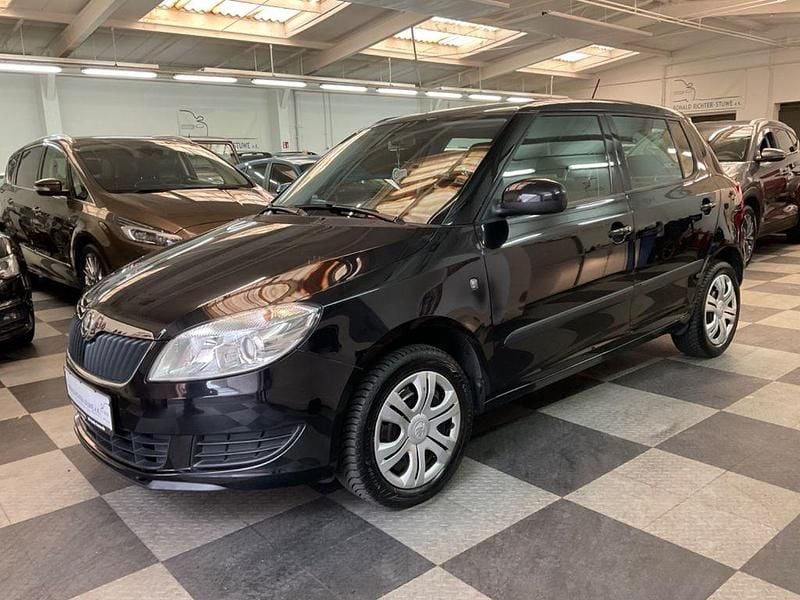 Schwarz Gebraucht 2013 Skoda Fabia Ambition Limousine | 6.450 € (Etwas zu teuer) - Bild 1/4