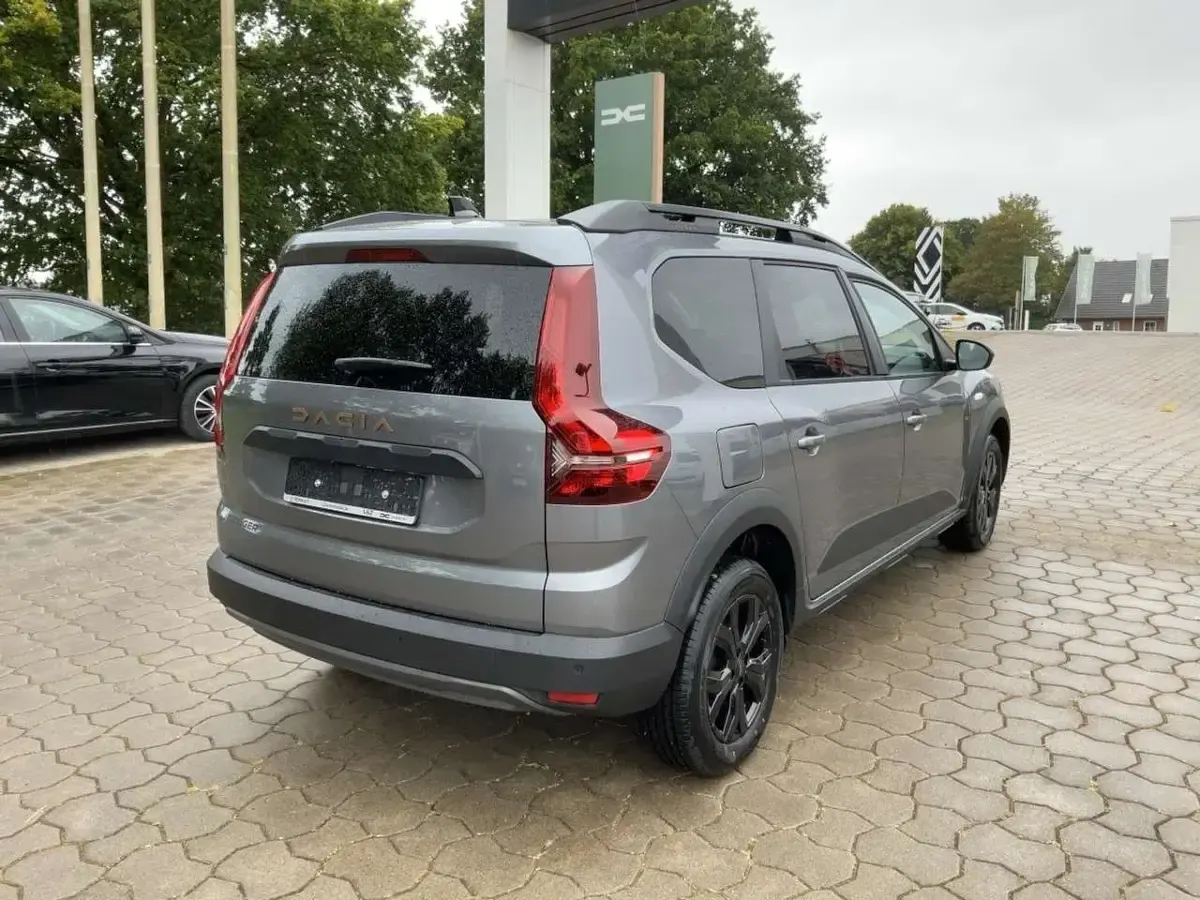 Gebraucht Dacia Jogger Extreme 110 PS (80 kW) 2025 Metalliclackierung dolom Van / Kleinbus