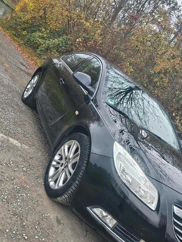 Gebraucht Opel Insignia 140 PS (102 kW) 2010 Schwarz Limousine