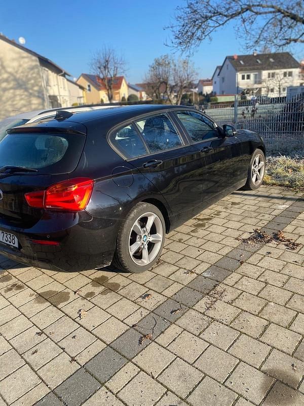 Schwarz Gebraucht 2016 BMW 118 Advantage Kleinwagen | 11.999 € (Teuer) - Bild 1/4