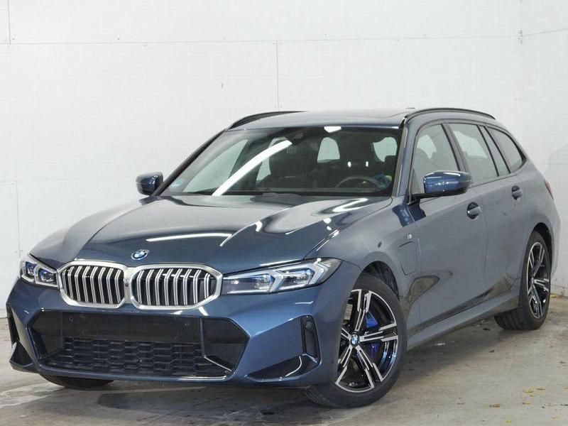 Blau Gebraucht 2024 BMW 330e M Sport Kombi | 45.890 € (Fairer Preis) - Bild 1/4