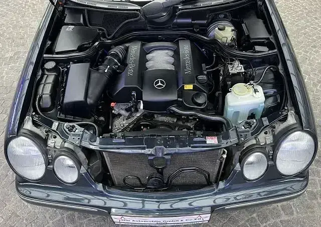 Second-hand Mercedes E240 Elegance 170 CP (125 kW) 2000 Negru Berlinǎ