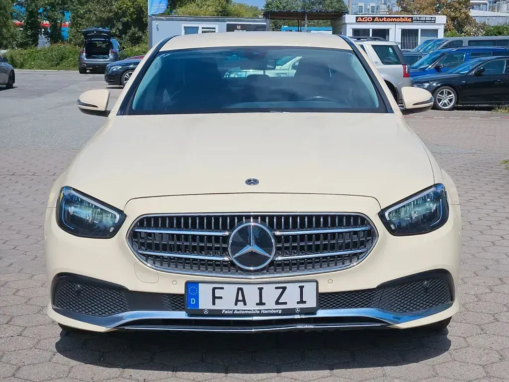 Gebraucht Mercedes E200 Avantgarde 160 PS (117 kW) 2022 Beige Limousine