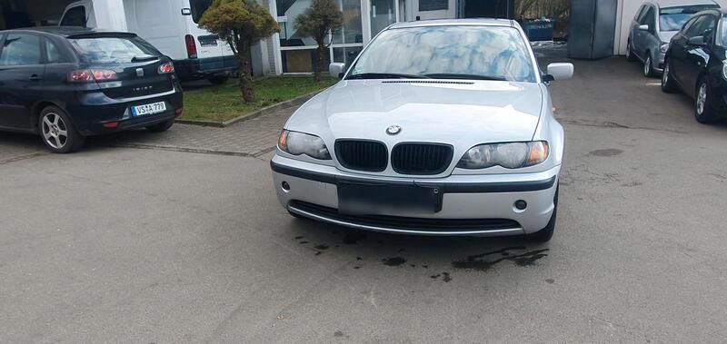 Silber Gebraucht 2004 BMW 318 Limousine | 1.600 € (Superpreis) - Bild 1/4