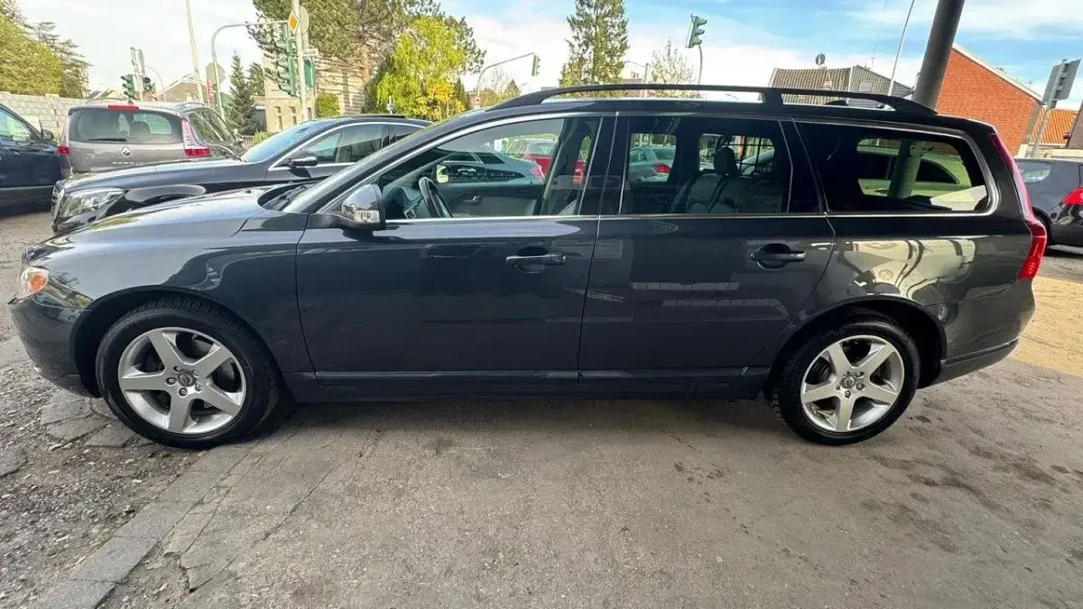 Używany Volvo V70 185 KM (136 kW) 2008 Szary Kombi