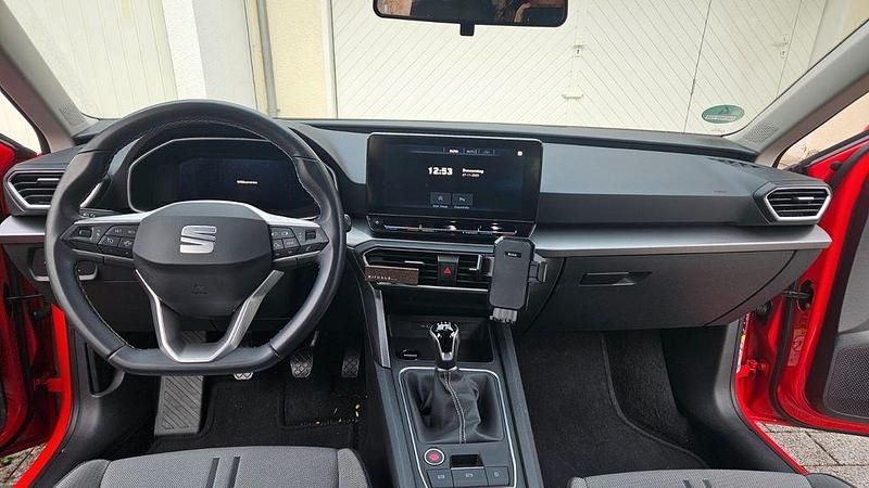 Gebraucht Seat Leon Style 131 PS (96 kW) 2021 Rot Limousine