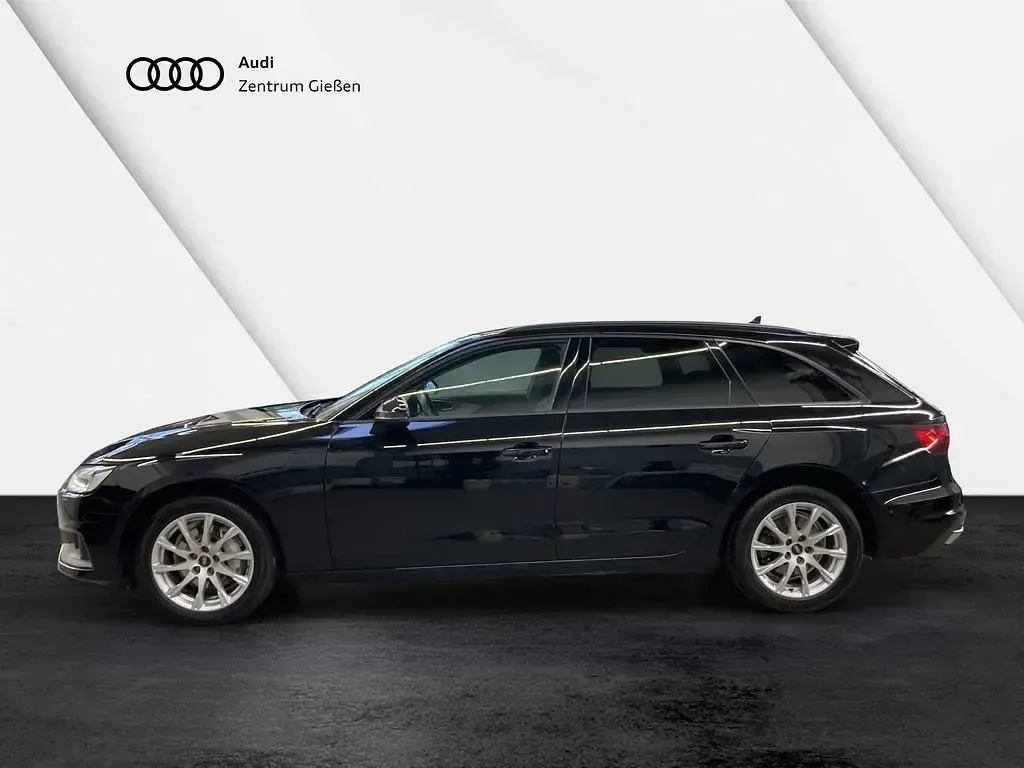 Używany Audi A4 Ambiente 204 KM (150 kW) 2023 Czarny Kombi