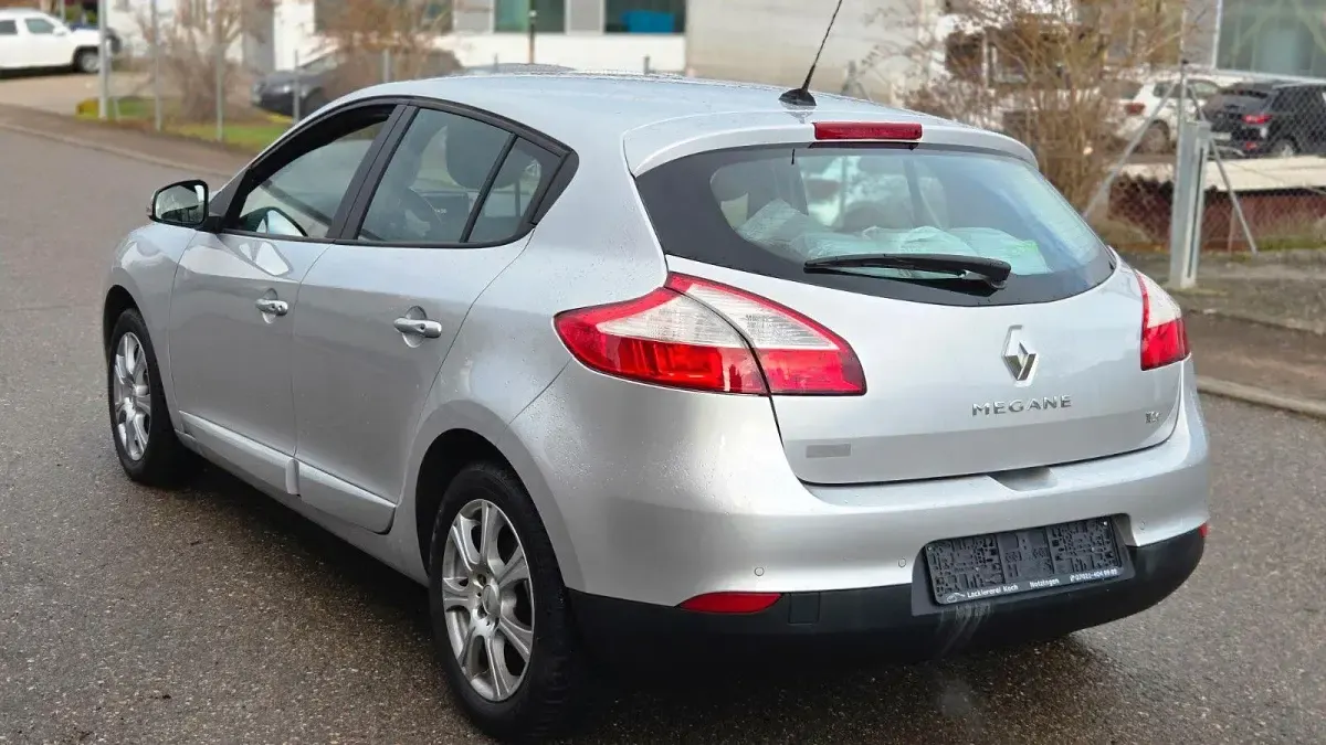 Gebraucht Renault Mégane III Initiale Paris 116 PS (85 kW) 2014 Silber Limousine