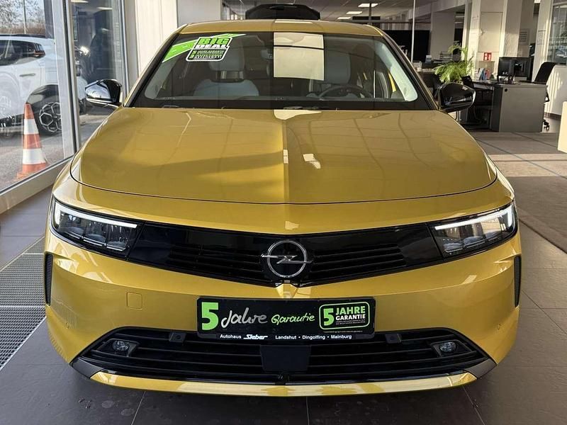 Gebraucht Opel Astra Elegance 131 PS (96 kW) 2024 Amber yellow Limousine