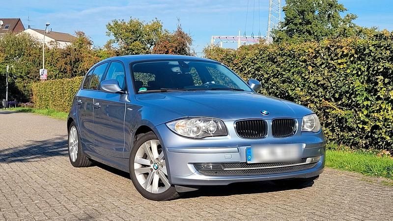 Blau Gebraucht 2010 BMW 120 Advantage Kleinwagen | 8.799 € (Teuer) - Bild 1/4