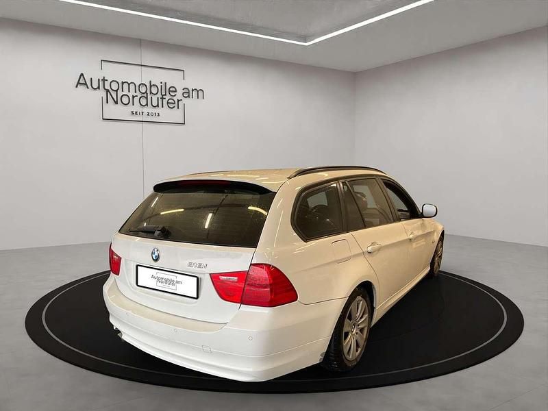 Gebraucht BMW 318 143 PS (105 kW) 2012 Alpinweiss iii Kombi