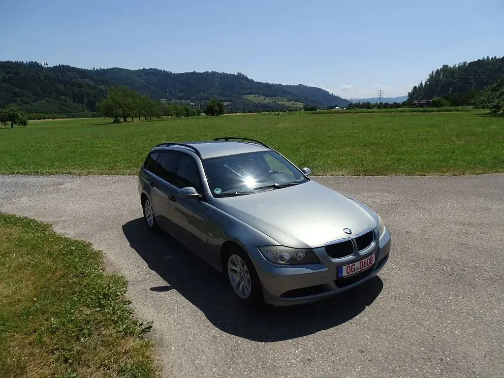 Gebraucht BMW 320 150 PS (110 kW) 2006 Blau Kombi