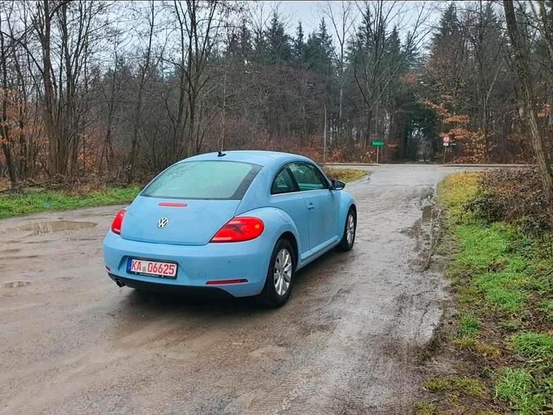 Second-hand VW Beetle Edition 105 CP (77 kW) 2012 Albastru Hatchback