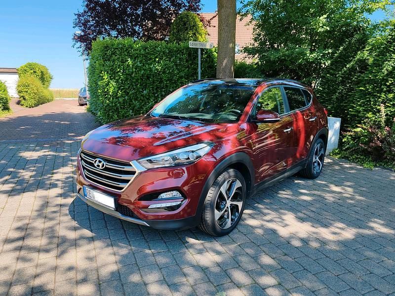 Rot Gebraucht 2016 Hyundai Tucson Premium SUV | 14.799 € (Fairer Preis) - Bild 1/4