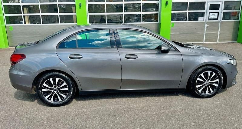 Gebraucht Mercedes A180 116 PS (85 kW) 2021 Grau Limousine