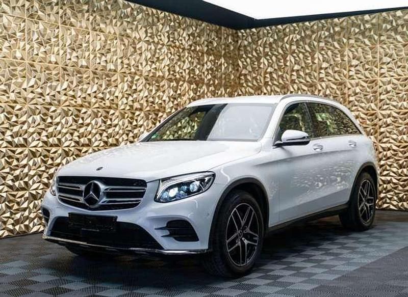 Polarweiss Gebraucht 2017 Mercedes GLC250 AMG line SUV | 27.540 € (Guter Preis) - Bild 1/4