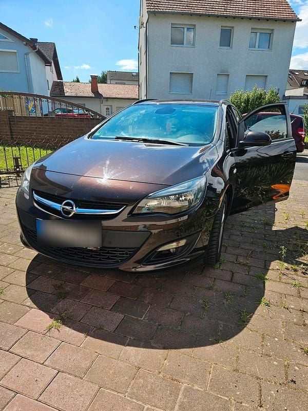 Braun Gebraucht 2015 Opel Astra Kombi | 3.500 € (Superpreis) - Bild 1/4