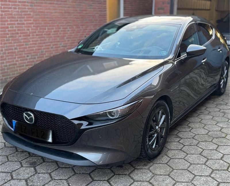 Grau Gebraucht 2020 Mazda 3 Selection Limousine | 16.200 € (Guter Preis) - Bild 1/4