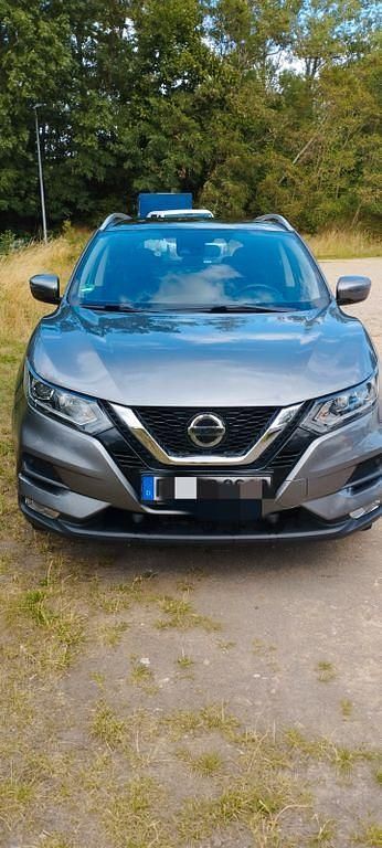 Grau Gebraucht 2019 Nissan Qashqai N-Connecta SUV | 14.800 € (Guter Preis) - Bild 1/4