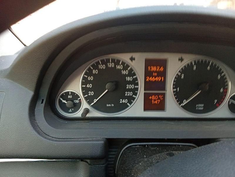 Gebraucht Mercedes 200 136 PS (100 kW) 2006 Silber Limousine