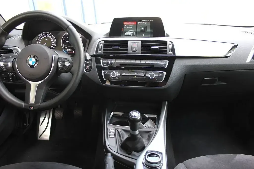 Gebraucht BMW 118 Performance 136 PS (100 kW) 2018 Weiß Kleinwagen