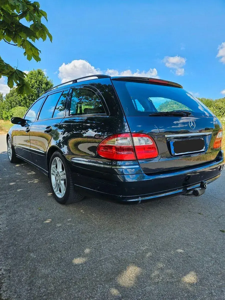 Gebraucht Mercedes E320 Avantgarde 204 PS (150 kW) 2005 Blau Kombi