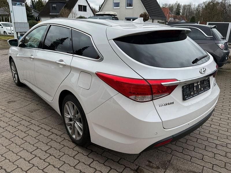 Gebraucht Hyundai i40 Edition 135 PS (99 kW) 2015 Weiß Kombi