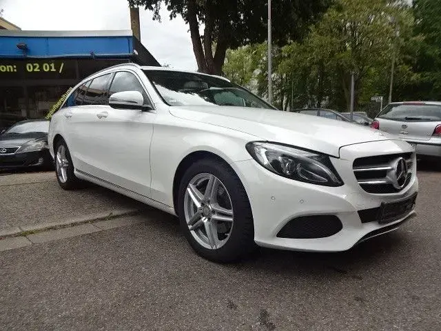 Gebraucht Mercedes C220 170 PS (125 kW) 2015 Weiß Limousine