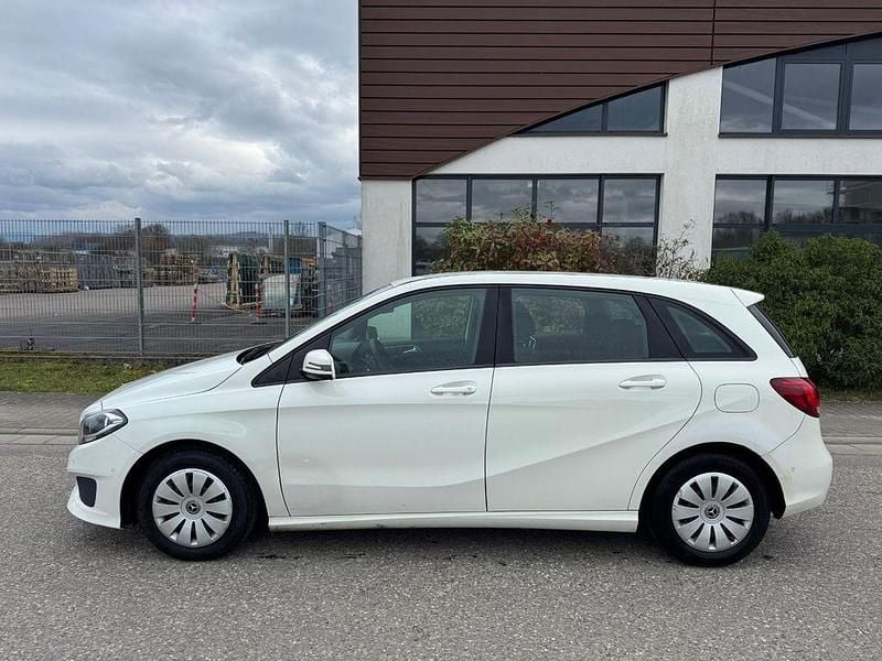 Gebraucht Mercedes B180 122 PS (89 kW) 2018 Weiß Van / Kleinbus