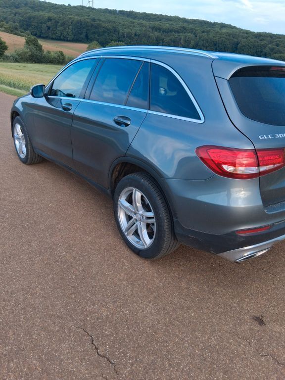 Grau Gebraucht 2016 Mercedes GLC300 SUV | 27.900 € (Superpreis) - Bild 1/4