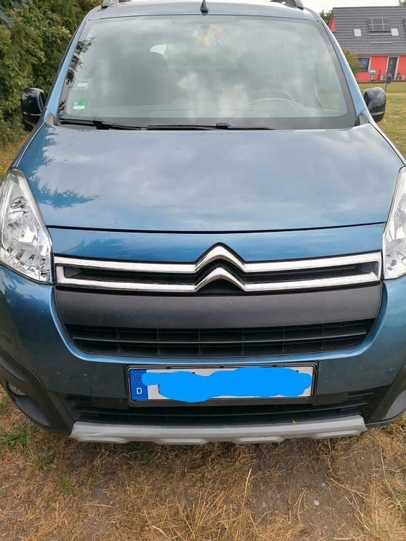 Blau Gebraucht 2016 Citroën Berlingo SELECTION Van / Kleinbus | 8.400 € (Fairer Preis) - Bild 1/4
