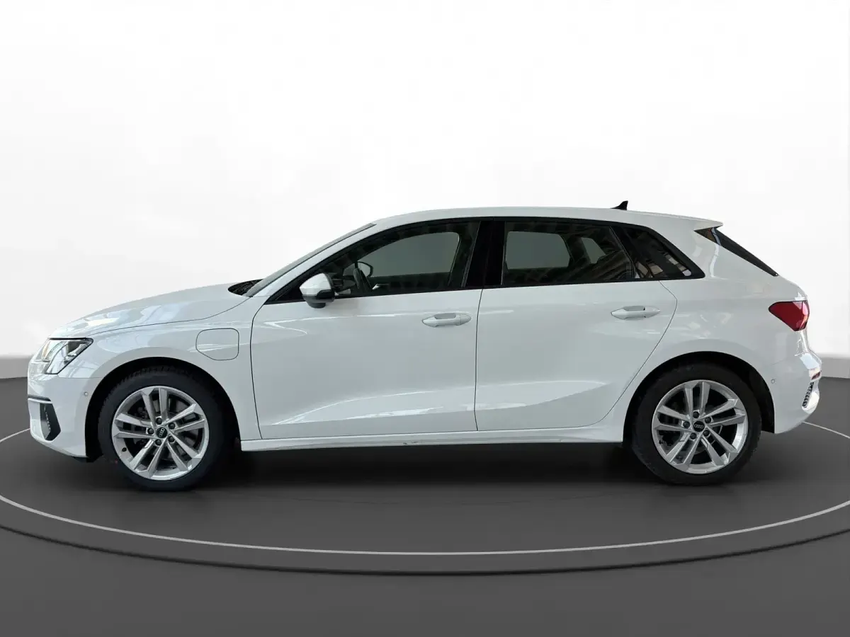 Gebraucht Audi A3 Sportback e-tron Advanced 204 PS (150 kW) 2021 Ibisweiß Kleinwagen