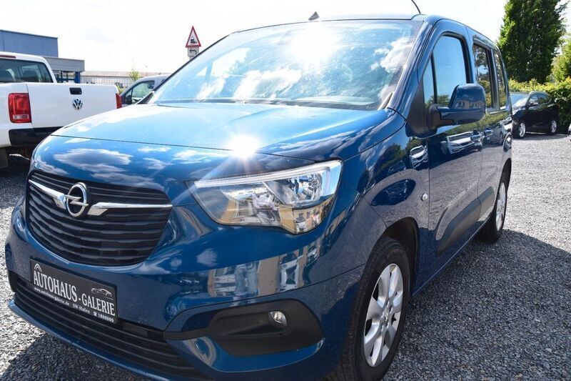 Blau Gebraucht 2021 Opel Combo Life Elegance Van / Kleinbus | 12.788 € (Guter Preis) - Bild 1/4