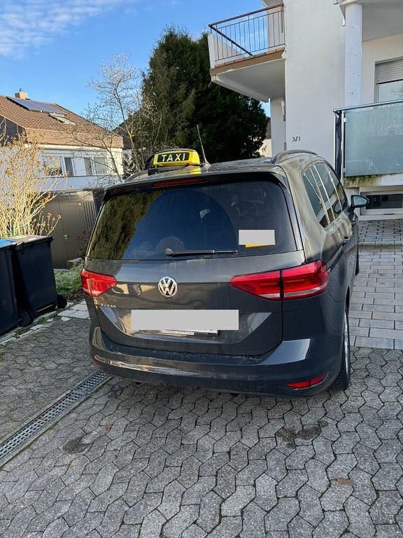 Schwarz Gebraucht 2020 VW Touran United Van / Kleinbus | 8.600 € (Guter Preis) - Bild 1/4