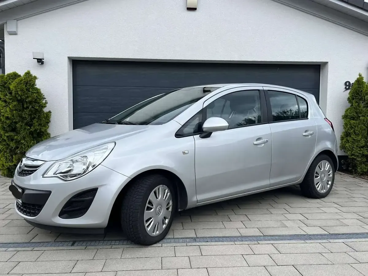 Gebraucht Opel Corsa Edition 87 PS (63 kW) 2013 Silber Kleinwagen