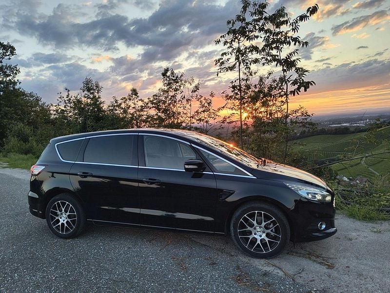 Gebraucht Ford S-MAX Titanium 179 PS (131 kW) 2017 Schwarz Van / Kleinbus