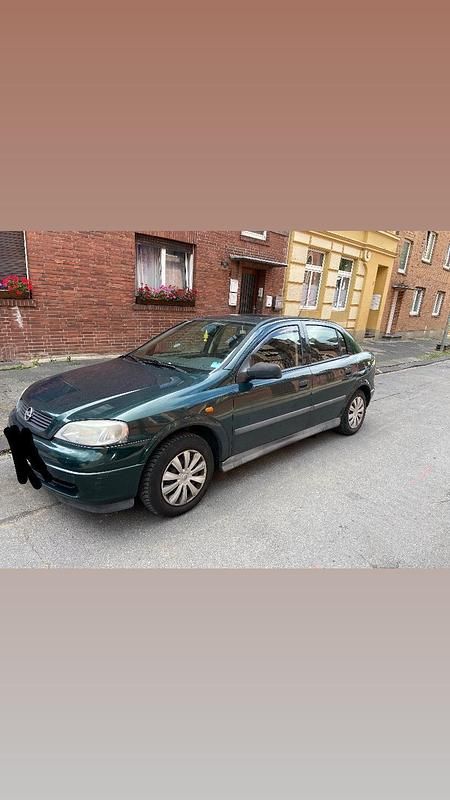Grün Gebraucht 1998 Opel Astra Limousine | 1.100 € (Guter Preis) - Bild 1/4