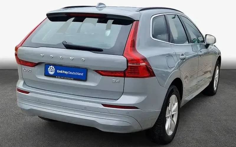 Używany Volvo XC60 Core 197 KM (144 kW) 2024 Szary SUV