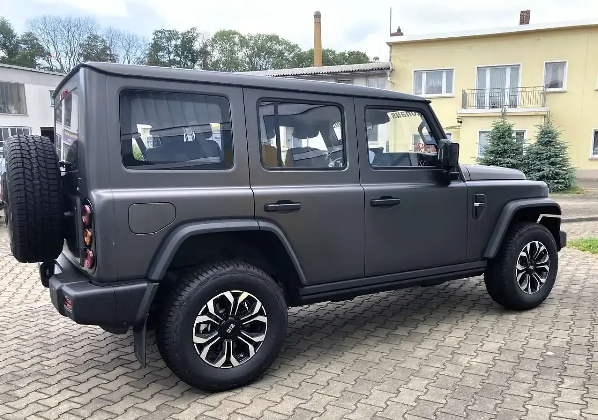 Neu BAW 212 166 PS (122 kW) 2026 Matt grau SUV