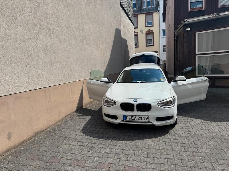 Weiß Gebraucht 2013 BMW 116 Kleinwagen | 7.800 € (Fairer Preis) - Bild 1/4