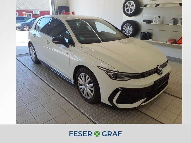 Pure white Gebraucht 2024 VW Golf VIII R-line Limousine | 29.740 € (Guter Preis) - Bild 1/4