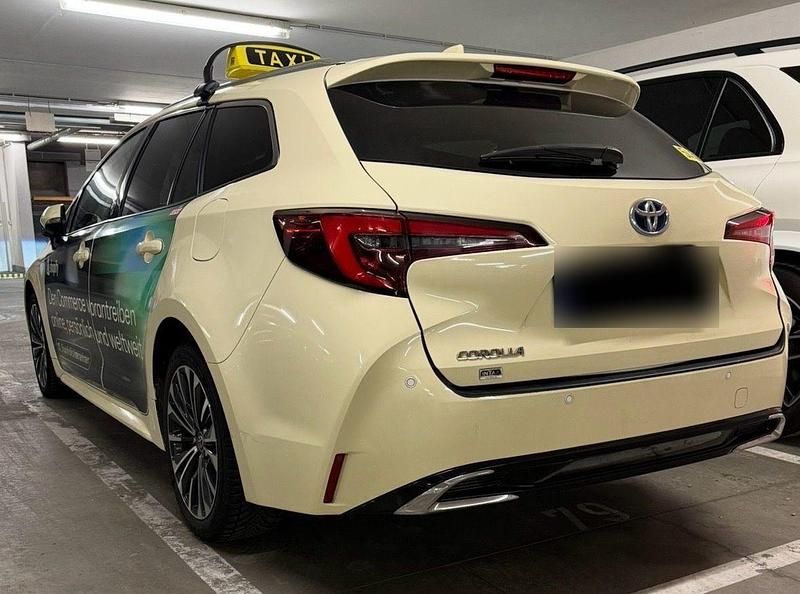 Gebraucht Toyota Corolla Team 122 PS (89 kW) 2023 Weiß Kombi