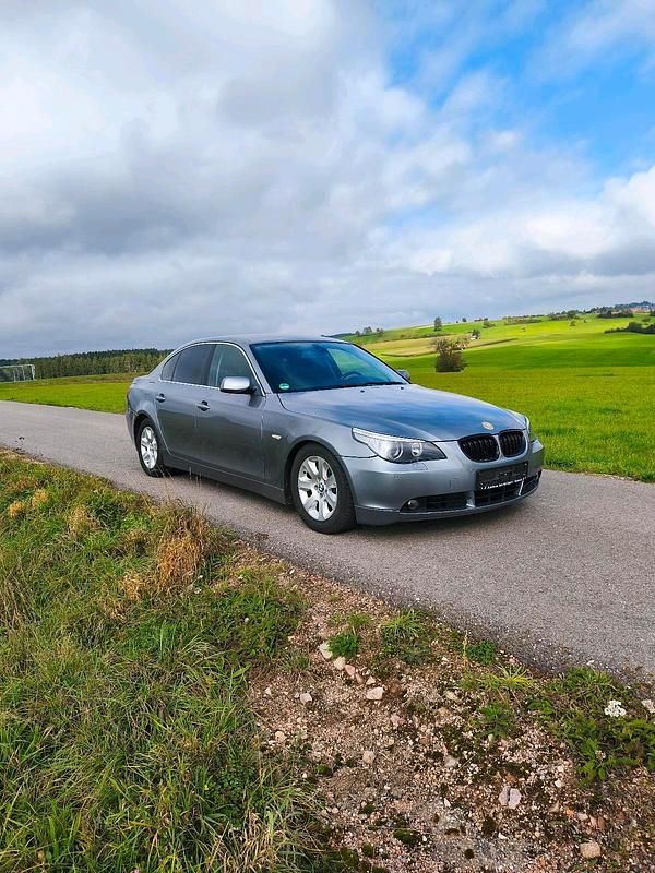 Grau Gebraucht 2003 BMW 530 Limousine | 4.399 € (Guter Preis) - Bild 1/4