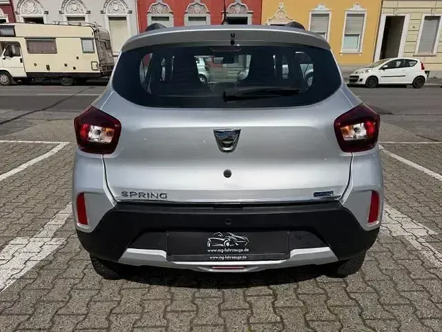 Usado Dacia Spring Comfort 33 kW (45 CV) 2021 Plateado Utilitario