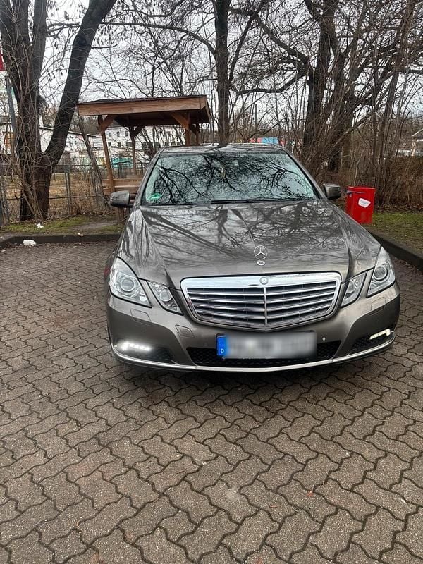 Gebraucht Mercedes E250 204 PS (150 kW) 2009 Grau Limousine