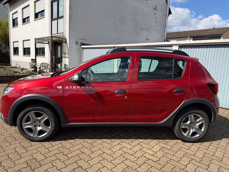 Gebraucht Dacia Sandero Prestige 90 PS (66 kW) 2019 Rot Kleinwagen