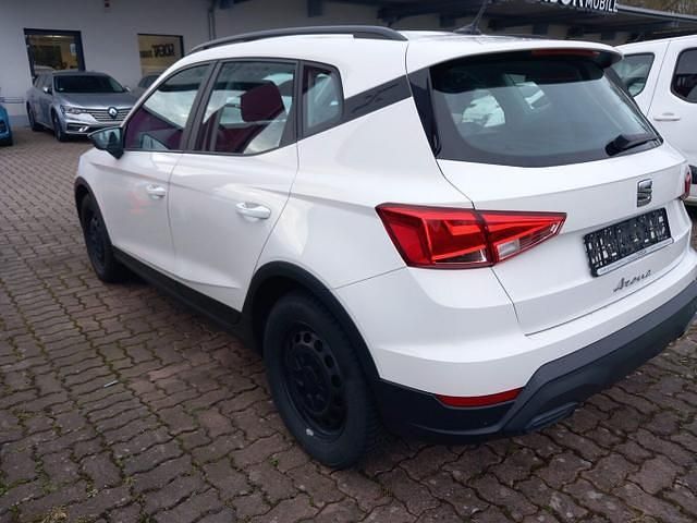 Weiß uni/dach weiß weiß uni/dach weiß Gebraucht 2022 Seat Arona Reference SUV | 14.543 € (Fairer Preis) - Bild 1/4