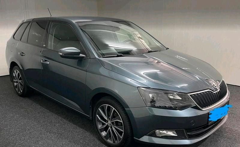 Grau Gebraucht 2015 Skoda Fabia Kombi | 6.990 € (Fairer Preis) - Bild 1/4